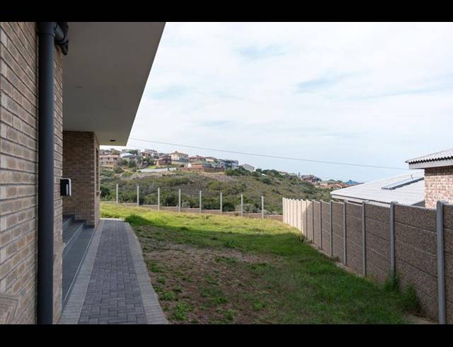 5 BEDROOM HOUSE FOR SALE IN DANA BAY